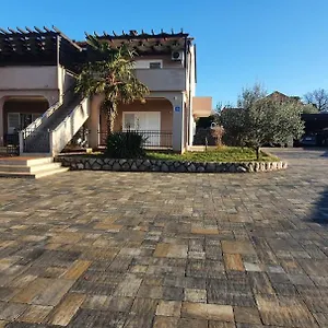 https://apartmani-barbalic.primorje-gorskikotar.com